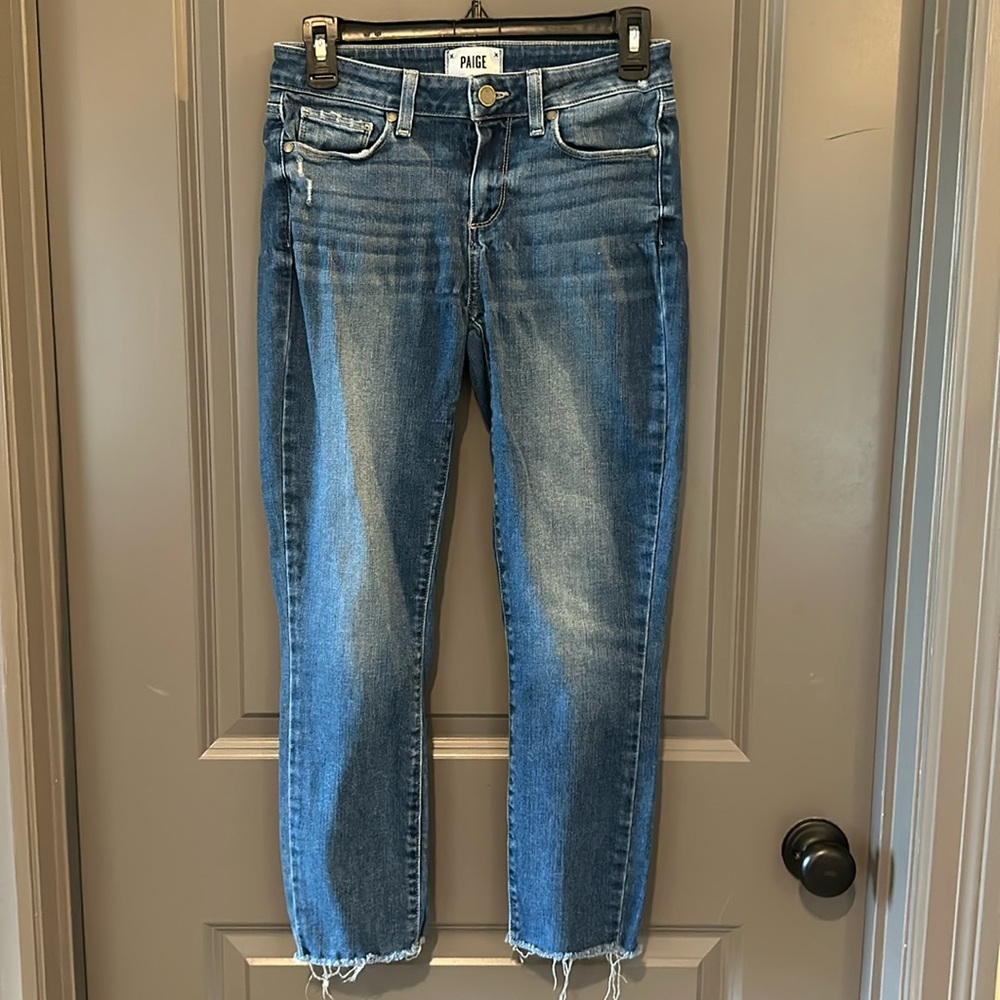 Paige SZ 27 Kylie crop denim jeans.